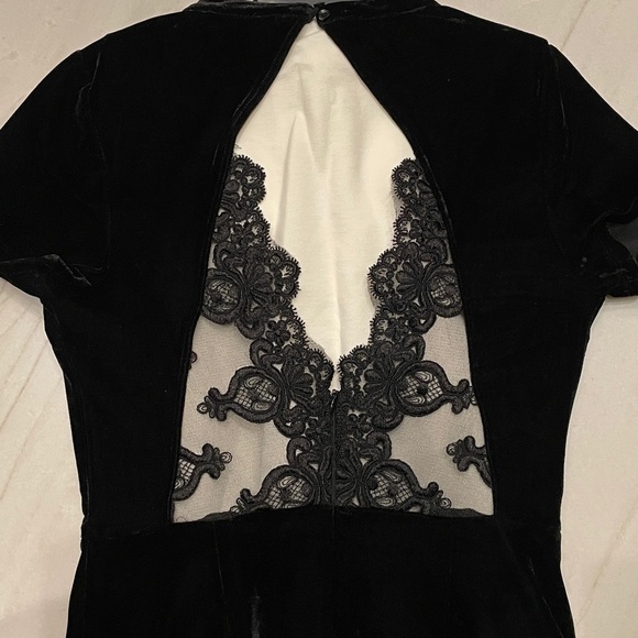 Velvet Short-sleeve Romper - Picture 3 of 6